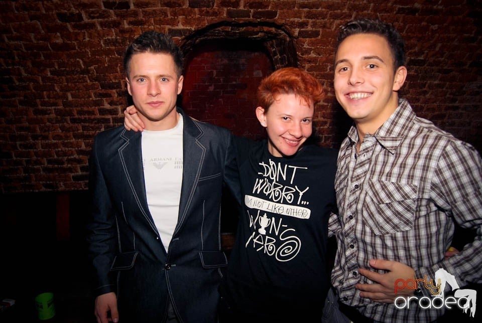 Muzică şi dans în Club Escape, 