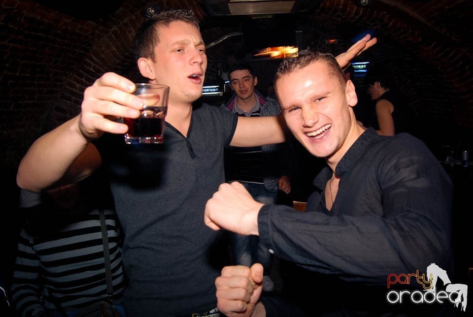 Muzică şi dans în Club Escape, 