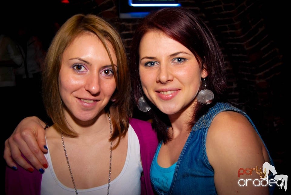 Muzică şi dans în Club Escape, 