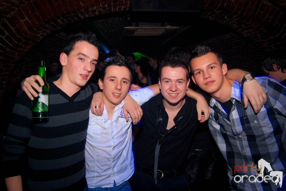 Muzică şi dans în Club Escape, 