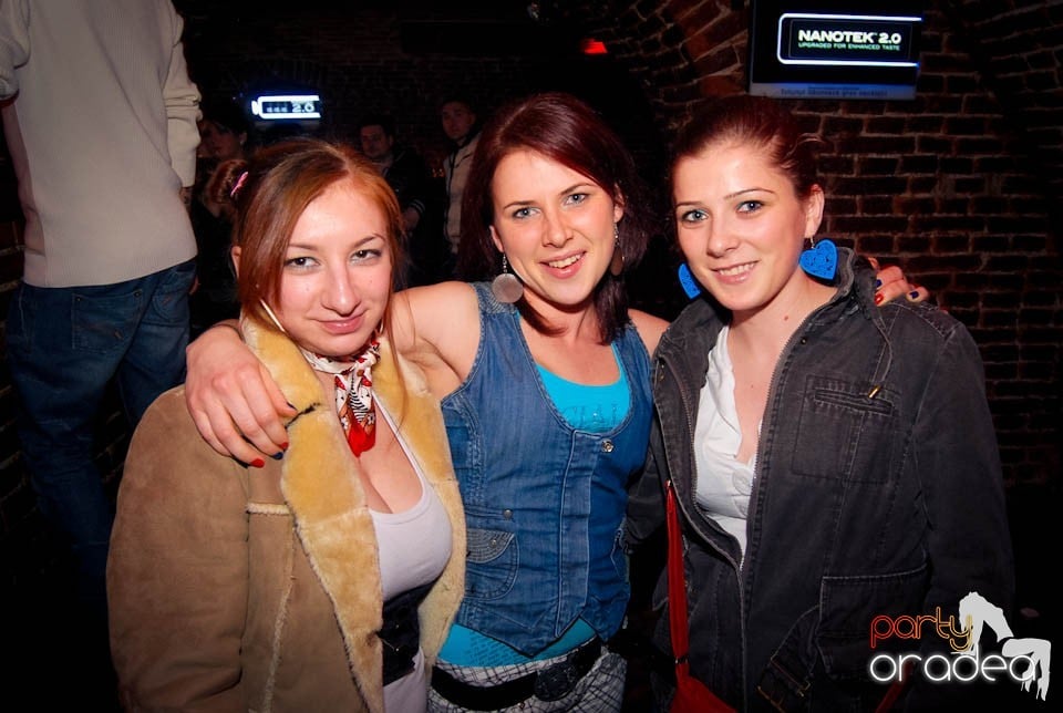 Muzică şi dans în Club Escape, 