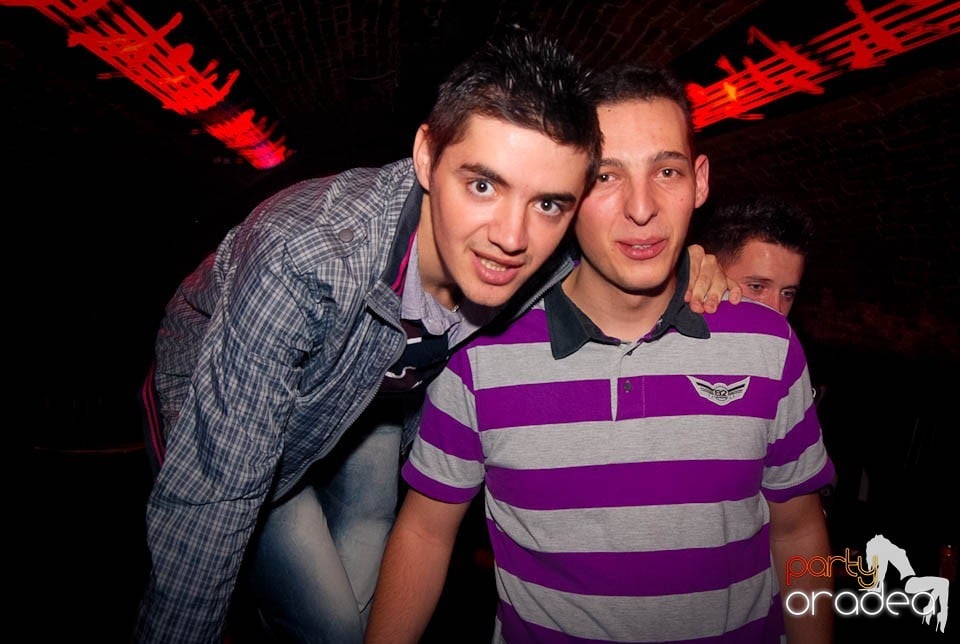 Muzică şi dans în Club Escape, 