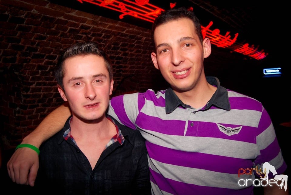 Muzică şi dans în Club Escape, 