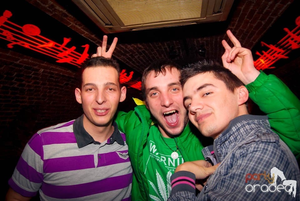 Muzică şi dans în Club Escape, 