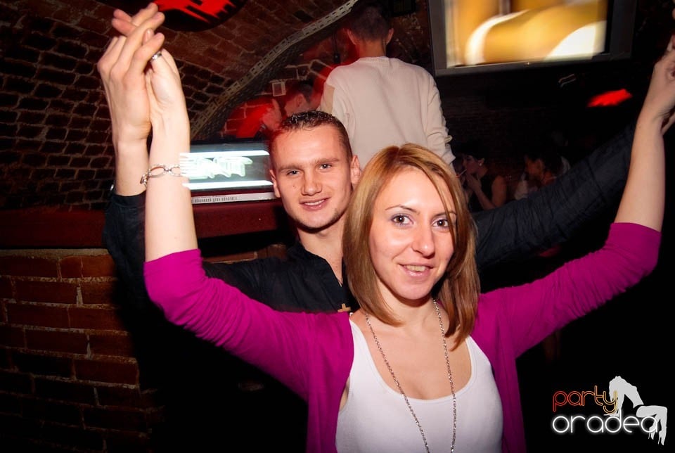 Muzică şi dans în Club Escape, 