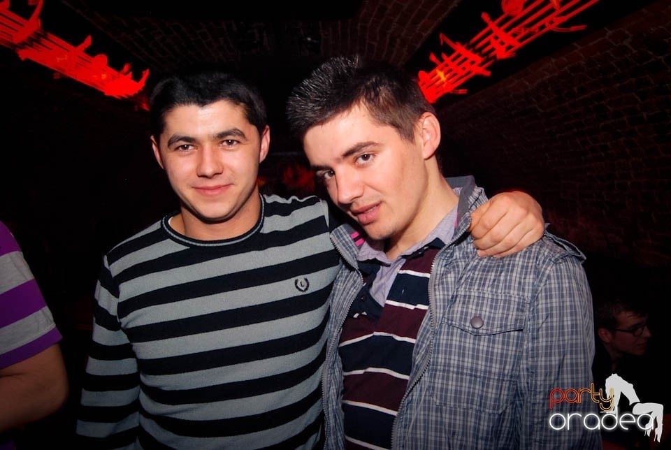 Muzică şi dans în Club Escape, 
