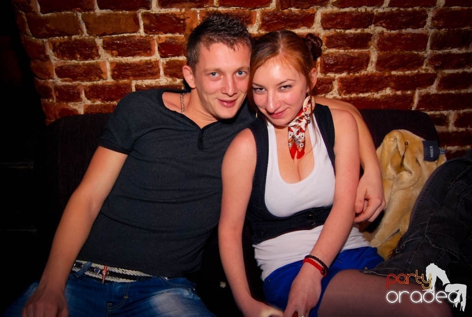 Muzică şi dans în Club Escape, 