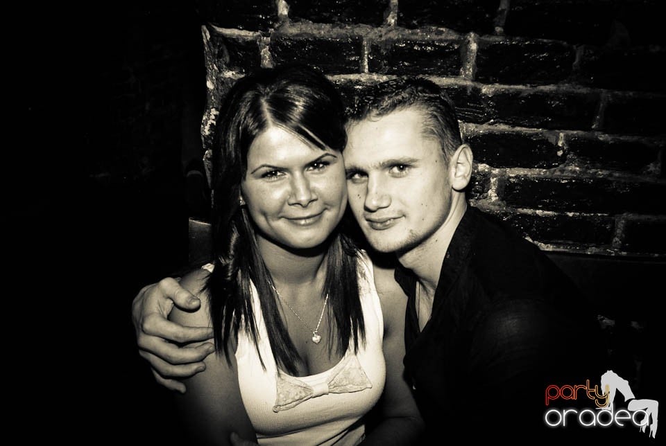 Muzică şi dans în Club Escape, 