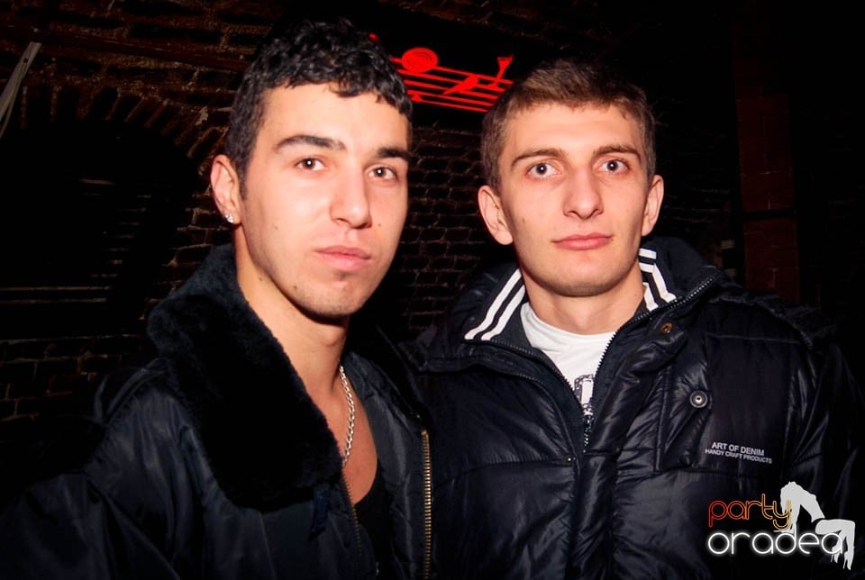 Muzică şi dans în Club Escape, 