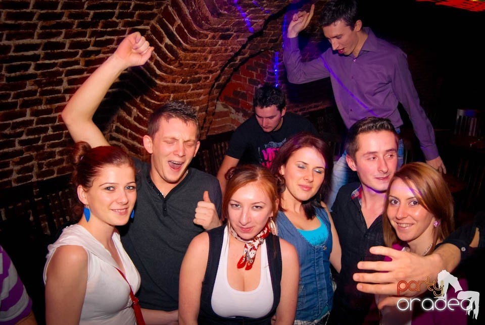 Muzică şi dans în Club Escape, 