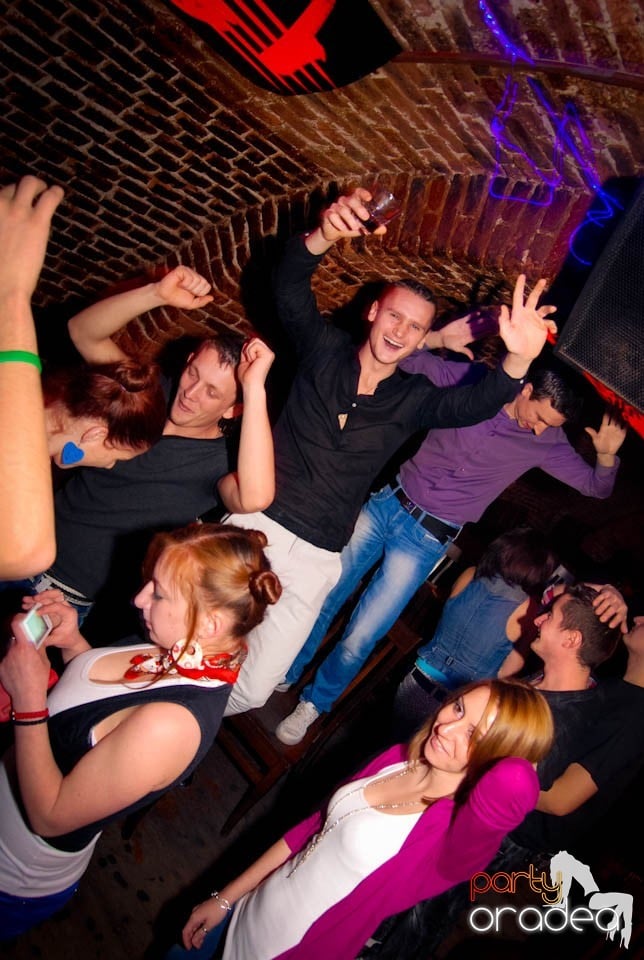 Muzică şi dans în Club Escape, 