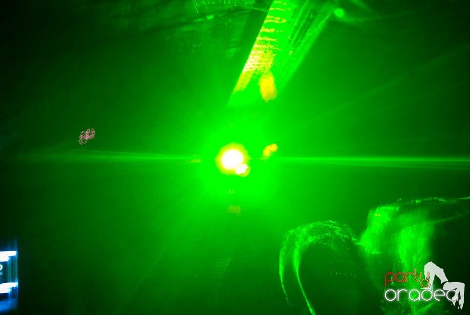 Muzică şi dans în Club Escape, 