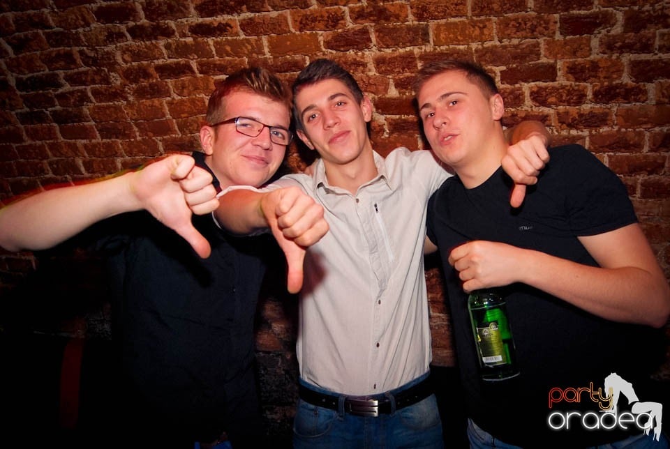 Muzică şi dans în Club Escape, 