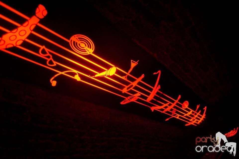 Muzică şi dans în Club Escape, 