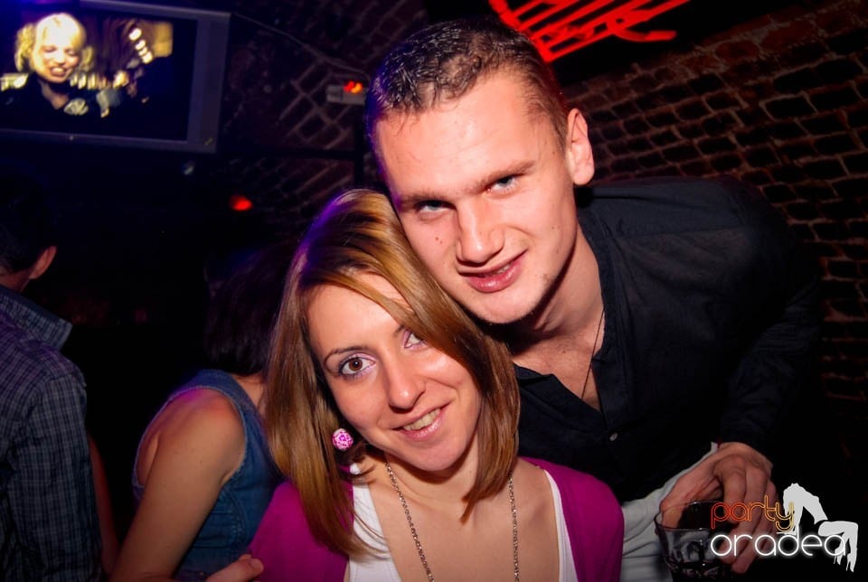 Muzică şi dans în Club Escape, 