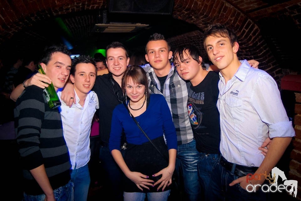 Muzică şi dans în Club Escape, 