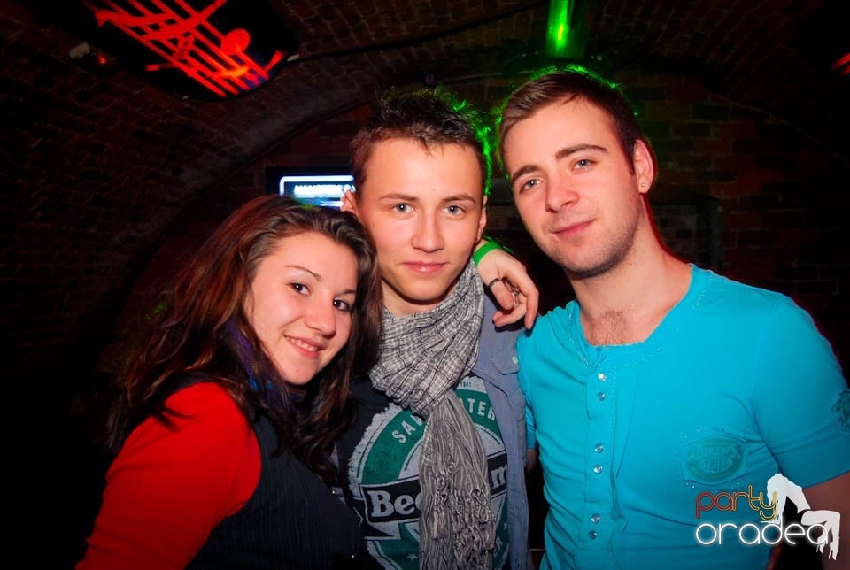 Muzică şi dans în Club Escape, 