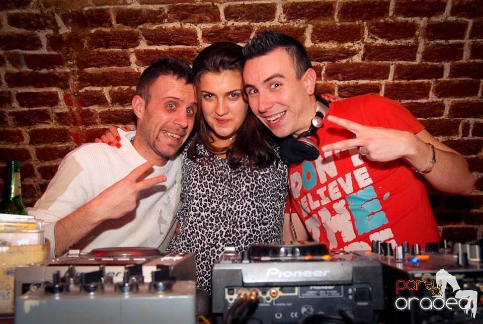 Muzică şi dans în Club Escape, 