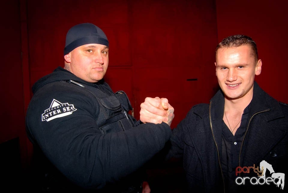 Muzică şi dans în Club Escape, 