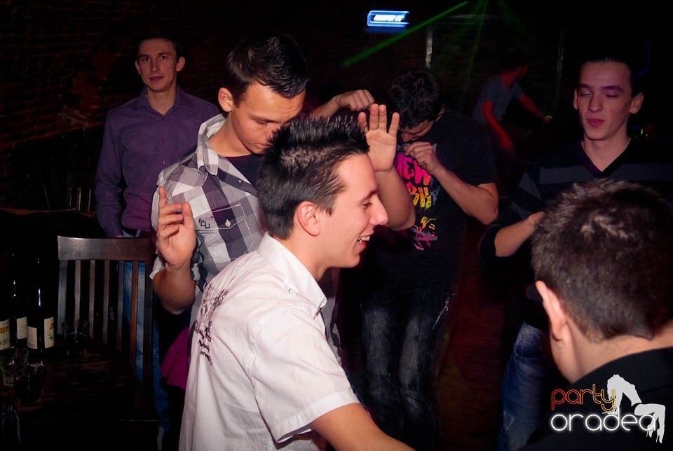 Muzică şi dans în Club Escape, 