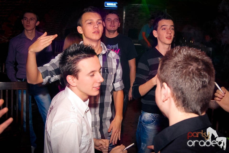 Muzică şi dans în Club Escape, 