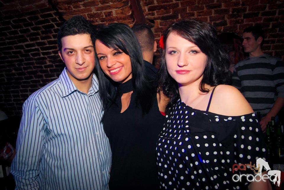 Muzică şi dans în Club Escape, 