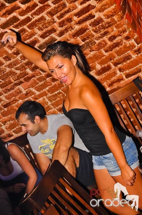 Muzică şi dans în Escape, 