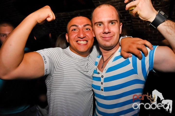 Muzică şi dans în Escape, 