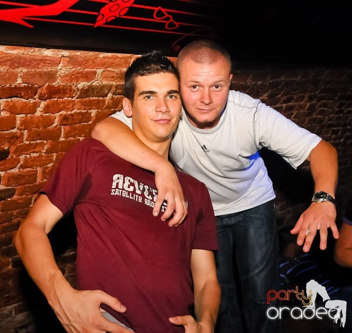 Muzică şi dans în Escape, 