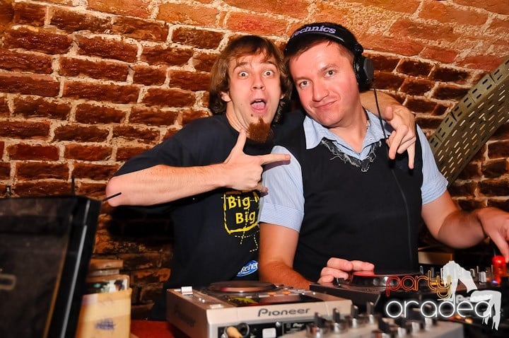 Muzică şi dans în Escape, 