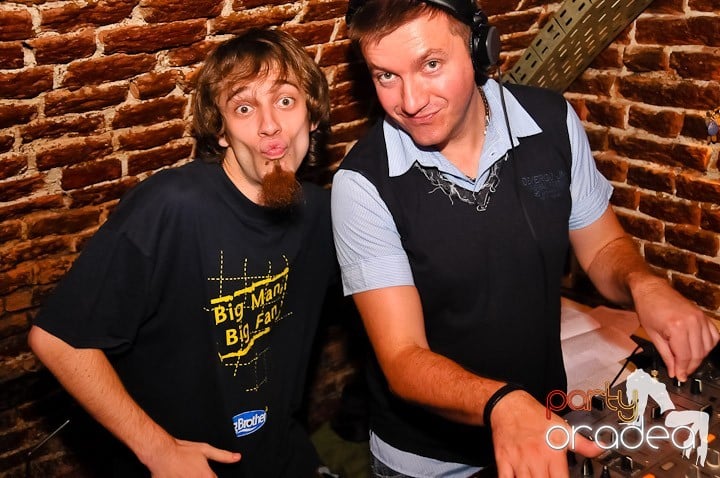 Muzică şi dans în Escape, 