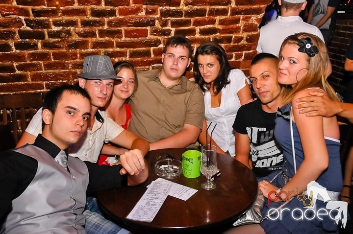 Muzică şi dans în Escape, 