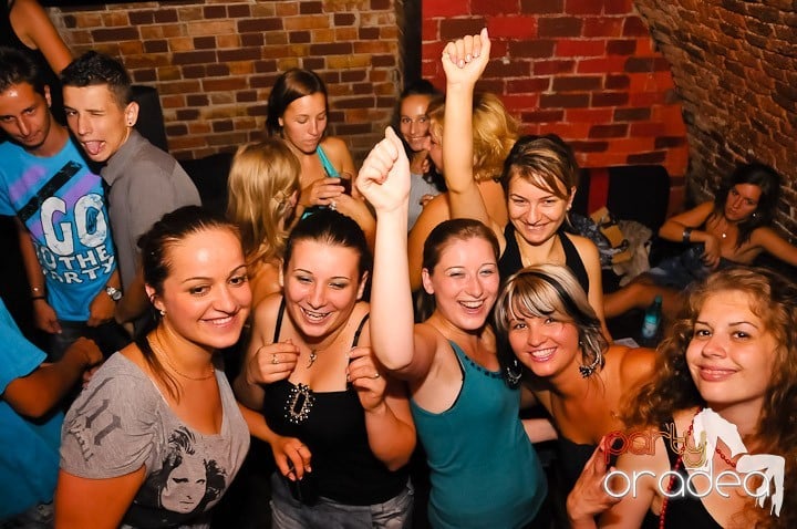 Muzică şi dans în Escape, 