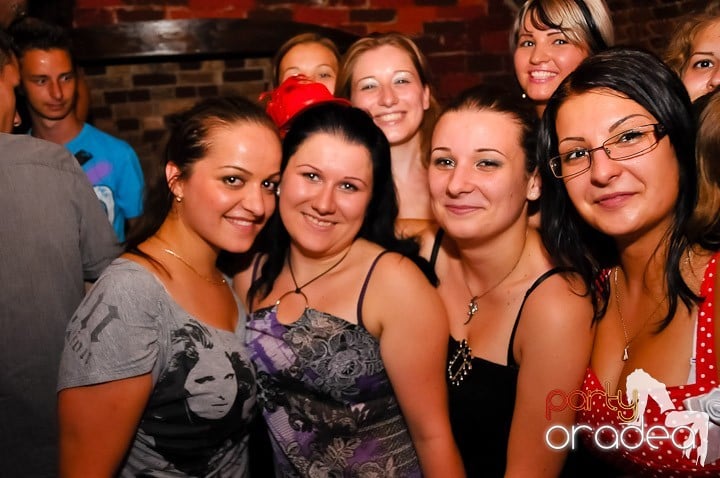 Muzică şi dans în Escape, 