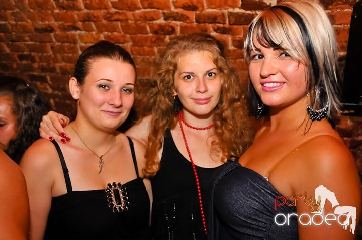 Muzică şi dans în Escape, 