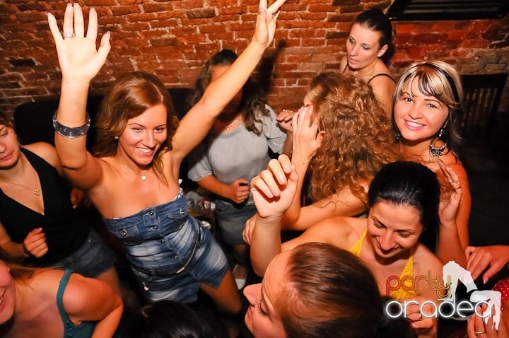 Muzică şi dans în Escape, 