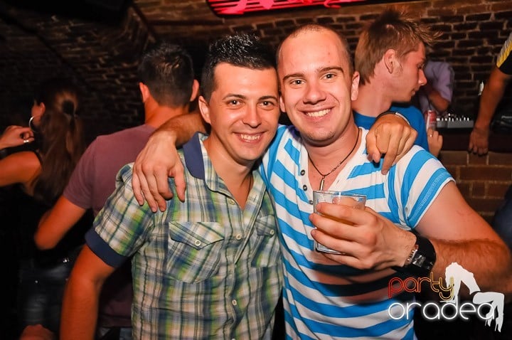 Muzică şi dans în Escape, 