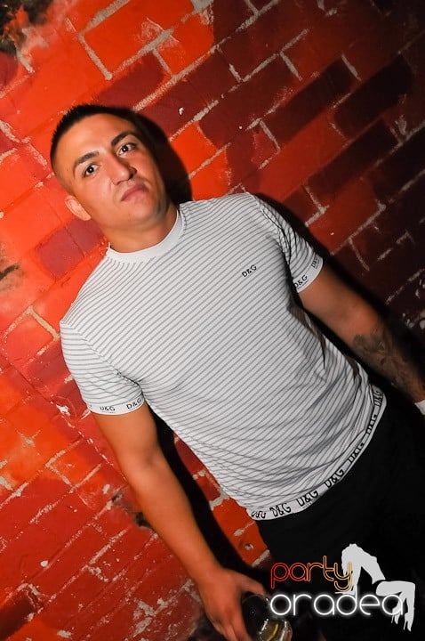 Muzică şi dans în Escape, 