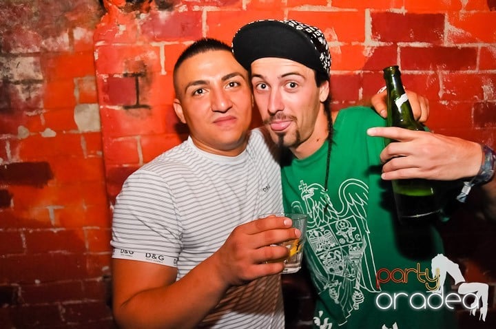 Muzică şi dans în Escape, 