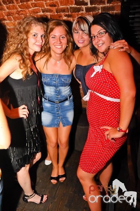 Muzică şi dans în Escape, 