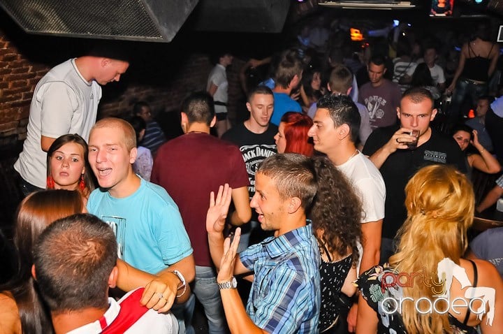 Muzică şi dans în Escape, 