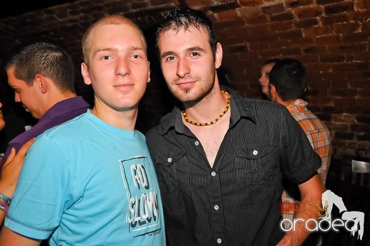 Muzică şi dans în Escape, 