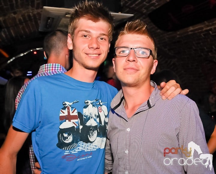 Muzică şi dans în Escape, 