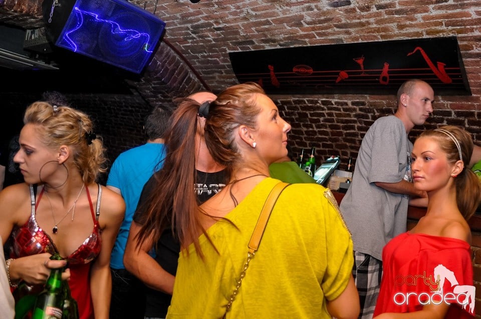 Muzică şi voie bună în Club Escape, 