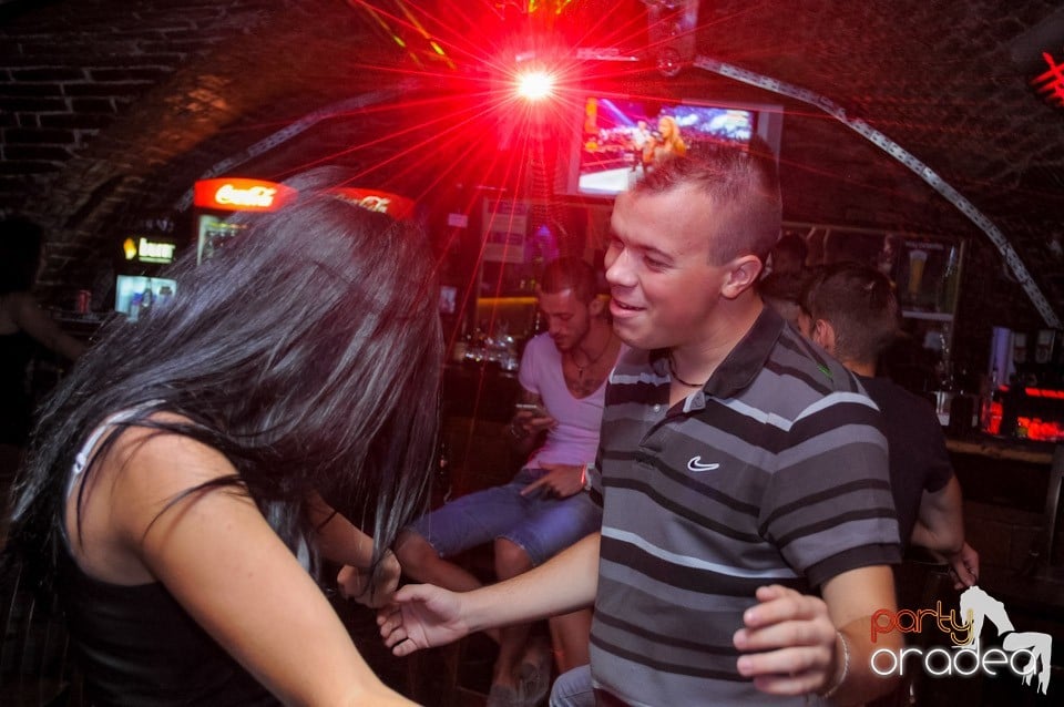 Muzică şi voie bună în Club Escape, 