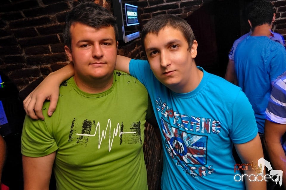 Muzică şi voie bună în Club Escape, 