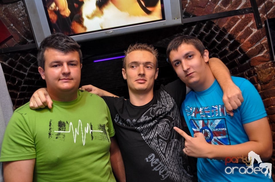 Muzică şi voie bună în Club Escape, 