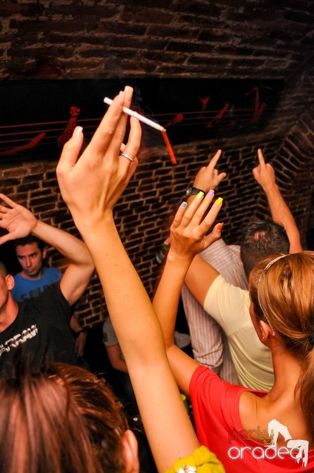 Muzică şi voie bună în Club Escape, 