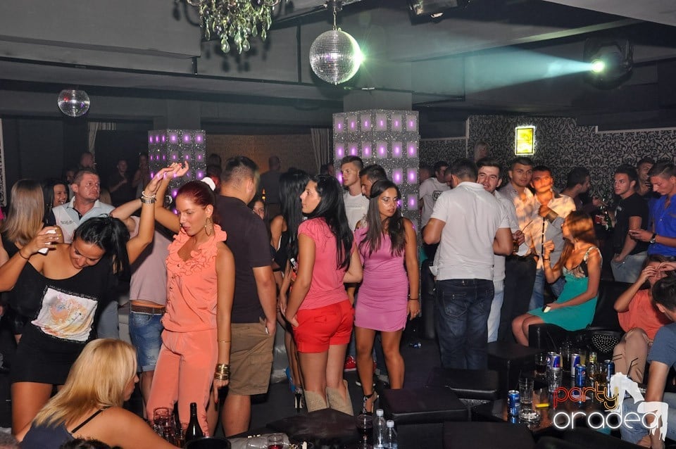 Muzică şi voie bună în Life Club,