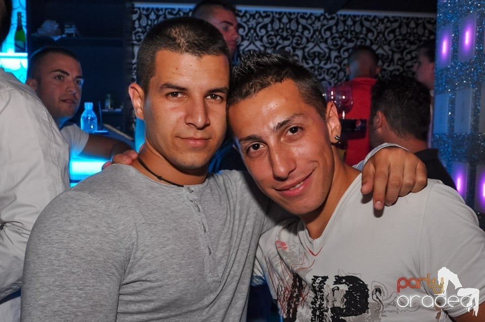 Muzică şi voie bună în Life Club,
